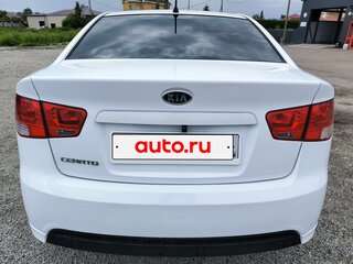 2010 Kia Cerato 5-speed II, белый, 950000 рублей, вид 5