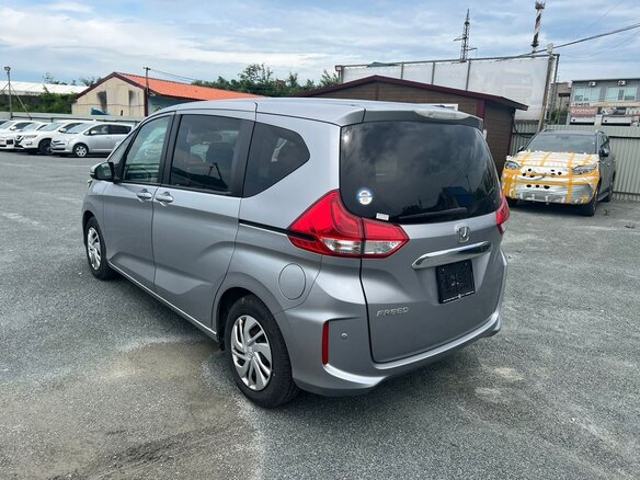 2019 Honda Freed II, серый, 1400000 рублей - вид 11