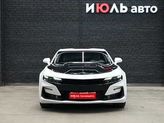 2020 Chevrolet Camaro VI Рестайлинг, белый, 2885000 рублей, вид 2