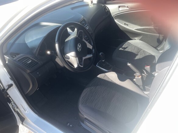 2014 Hyundai Solaris I Рестайлинг, белый, 930000 рублей - вид 6