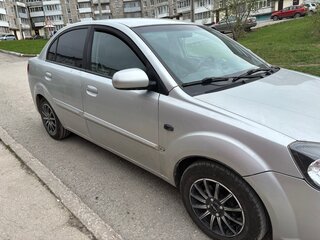 2010 Kia Rio II Рестайлинг, серебристый, 370000 рублей, вид 4