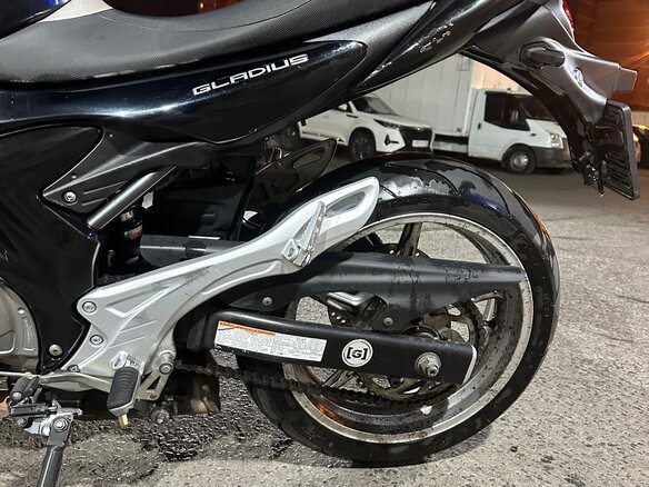 2010 Suzuki SFV 650 Gladius, чёрный, 430000 рублей - вид 4