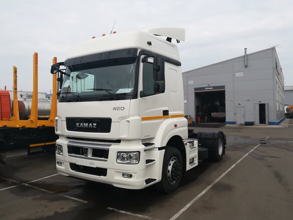 2022 КамАЗ 5490, белый - вид 1