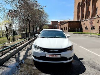 2016 Chrysler 200 II, белый, 1280000 рублей, вид 2