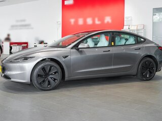 2025 Tesla Model 3 Long Range I Рестайлинг, серебристый, 8366500 рублей, вид 4