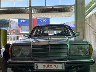 1981 Mercedes-Benz W123 240, серый, 650000 рублей, вид 2