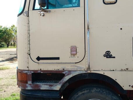 1996 International 9000 Series, бежевый, 650000 рублей, вид 3