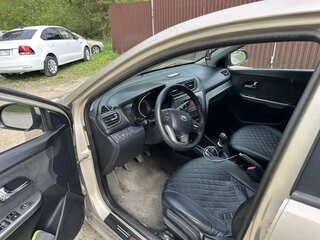 2012 Kia Rio 5-speed III, бежевый, 700000 рублей, вид 4