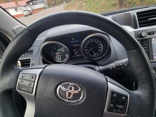 2017 Toyota Land Cruiser Prado 150 Series Рестайлинг 1, чёрный, 5750000 рублей, вид 3