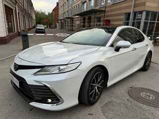 2022 Toyota Camry US Market VIII (XV70) Рестайлинг, белый, 3350000 рублей, вид 4