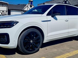 2018 Volkswagen Touareg III, белый, 6000000 рублей, вид 5
