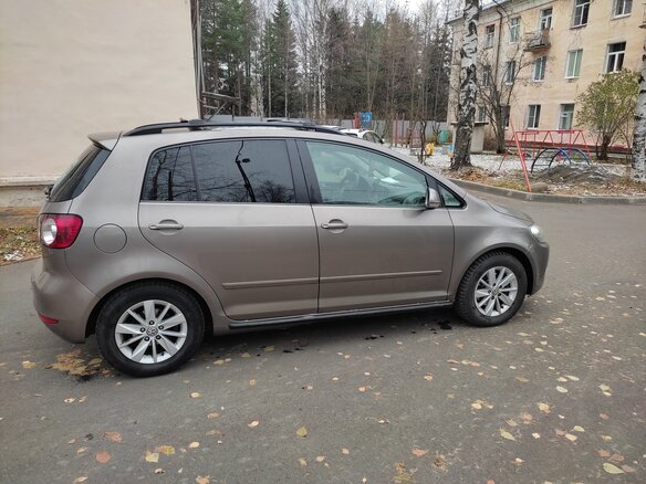 2012 Volkswagen Golf Plus II, коричневый, 699000 рублей - вид 10