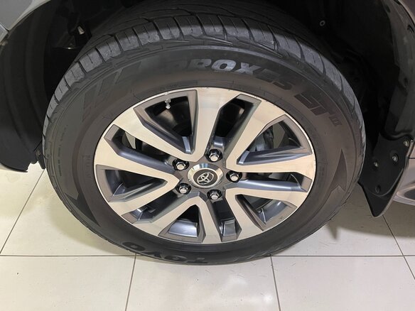 2016 Toyota Land Cruiser 200 Series Рестайлинг 2, серый, 5700000 рублей - вид 7