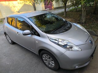 2013 Nissan Leaf (EM57) I (ZE0/AZE0), серебристый, 850000 рублей, вид 5