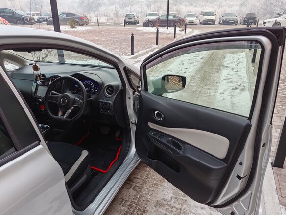 2018 Nissan Note e-Power II Рестайлинг, серый, 1290000 рублей - вид 5