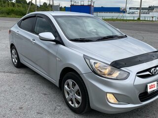 2013 Hyundai Solaris I, серебристый, 950000 рублей, вид 3