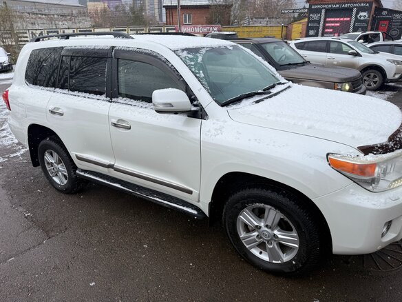 2012 Toyota Land Cruiser 200 Series Рестайлинг 1, белый, 3599000 рублей - вид 4
