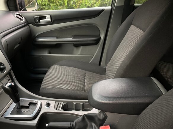 2010 Ford Focus II Рестайлинг, чёрный - вид 16