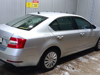 2017 Skoda Octavia III (A7) Рестайлинг, серебристый, 1300000 рублей, вид 4