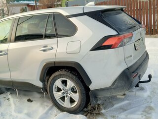 2020 Toyota RAV4 V (XA50), серебристый, 2600000 рублей, вид 3