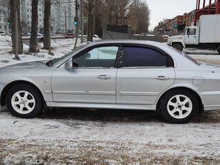 2005 Hyundai Sonata ТагАЗ IV (EF) Рестайлинг, серебристый, 600000 рублей, вид 2
