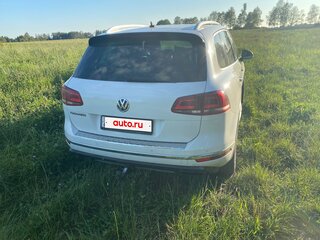 2017 Volkswagen Touareg II Рестайлинг, белый, 3950000 рублей, вид 3