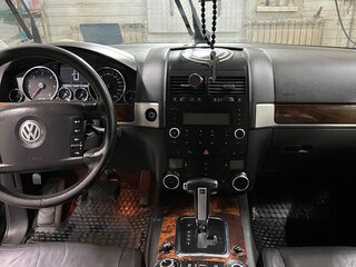 2007 Volkswagen Touareg I Рестайлинг, чёрный, 900000 рублей, вид 5