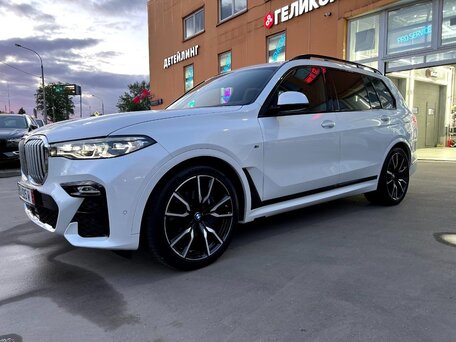 2020 BMW X7 40d I (G07), белый, 8100000 рублей, вид 2