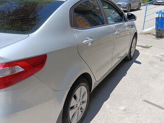 2012 Kia Rio 5-speed III, серебристый, 1200000 рублей, вид 3