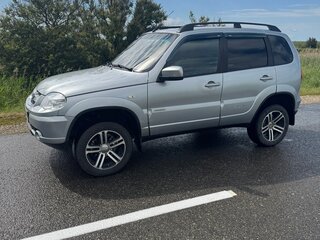 2015 Chevrolet Niva I Рестайлинг, серебристый, 665000 рублей, вид 5