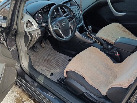 2014 Opel Astra GTC J Рестайлинг, чёрный, 710000 рублей - вид 3