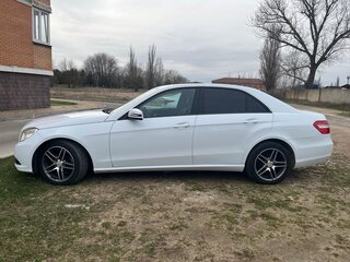 2009 Mercedes-Benz E-Класс 200 5G-Tronic IV (W212, S212, C207), красный, 1050000 рублей, вид 3