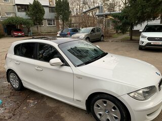 2010 BMW 1 серии 116i I (E81/E82/E87/E88) Рестайлинг, белый, 1000000 рублей, вид 3