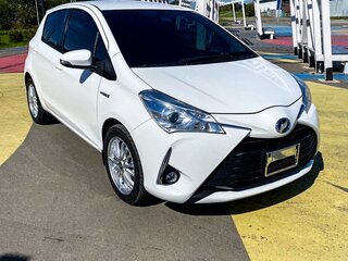 2017 Toyota Vitz III (XP130) Рестайлинг 2, белый, 1275000 рублей, вид 2