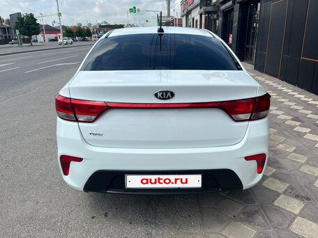 2017 Kia Rio IV, белый, 1300000 рублей, вид 4