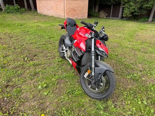 2022 Ducati Streetfighter V4, красный, 1450000 рублей, вид 1