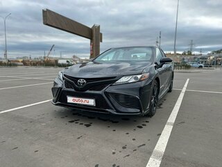 2021 Toyota Camry VIII (XV70) Рестайлинг, чёрный, 2000000 рублей, вид 5