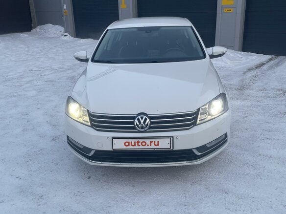 2011 Volkswagen Passat B7, белый, 1030000 рублей - вид 2