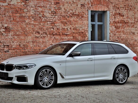 2019 BMW 5 серии M550d xDrive VII (G30/G31/G38), белый, 4600000 рублей - вид 1