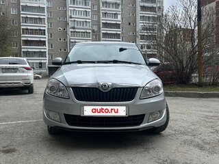 2011 Skoda Fabia II Рестайлинг, серебристый, 700000 рублей, вид 2