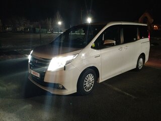 2015 Toyota Noah III (R80), белый, 2400000 рублей, вид 1