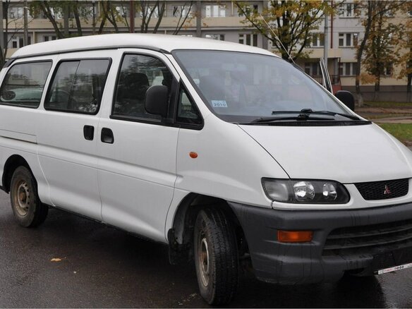 1999 Mitsubishi L400, бежевый