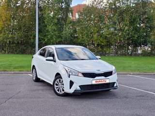 2020 Kia Rio IV Рестайлинг, белый, 1530000 рублей, вид 4
