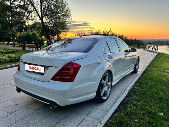 2008 Mercedes-Benz S-Класс 500 V (W221), белый, 2100000 рублей - вид 6