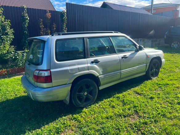 2001 Subaru Forester I Рестайлинг, серебристый - вид 2