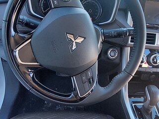 2022 Mitsubishi Xpander Cross I, белый, 2230000 рублей, вид 4