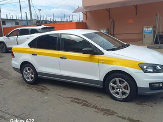 2017 Volkswagen Polo V Рестайлинг, белый, 530000 рублей, вид 2