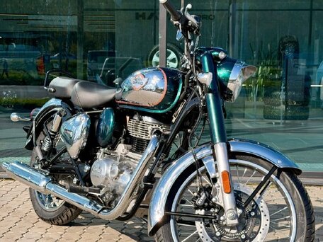 2026 Royal Enfield Classic 350, зелёный, 526000 рублей, вид 1