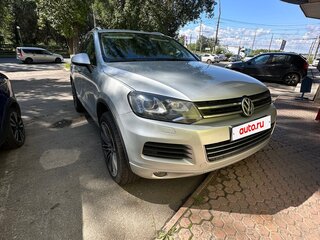 2014 Volkswagen Touareg II, серебристый, 2500000 рублей, вид 2