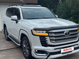 2021 Toyota Land Cruiser 300 Series, белый, 13900000 рублей, вид 1
